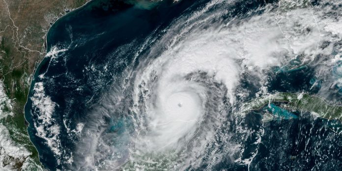 Flórida emite ordem de evacuação por chegada de furacão