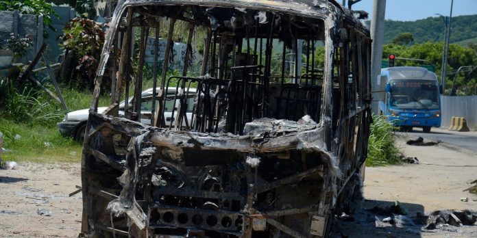 RJ: ataques a ônibus no último ano causaram prejuízo de R$ 75 milhões