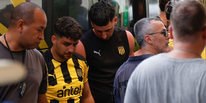 Rio mantém 22 torcedores do Peñarol presos após confusão