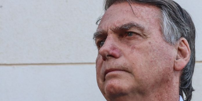 STF mantém decisão: Bolsonaro não pode de ter contato com investigados