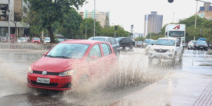 Tempo: Norte, Sudeste e Centro-Oeste têm alerta de tempestades