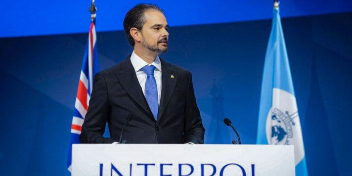 Delegado brasileiro vai assumir o comando da Interpol