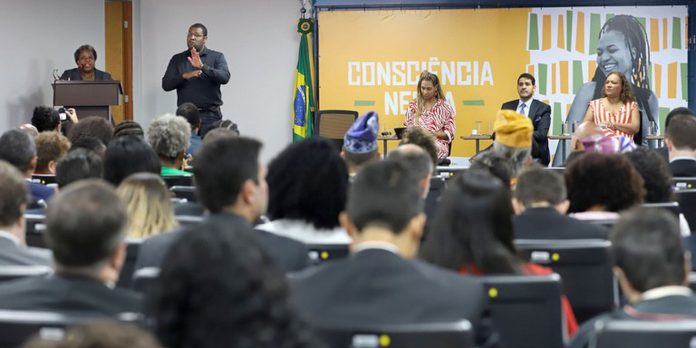 Estado brasileiro pede desculpas pela escravização das pessoas negras